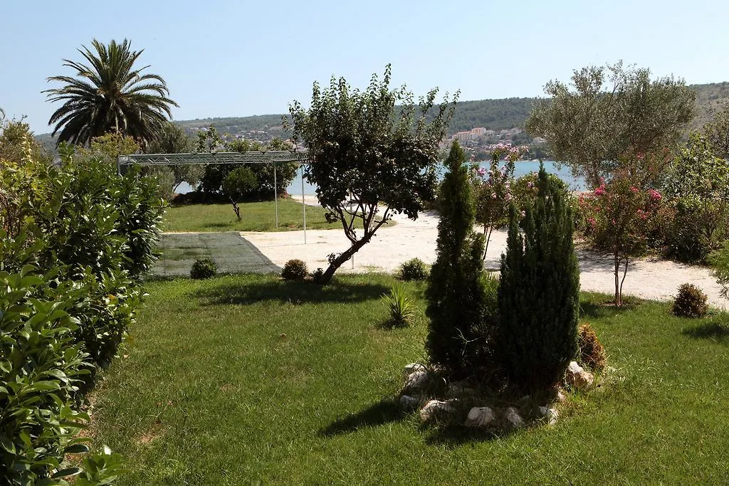 Studio Apartments M&N Trogir